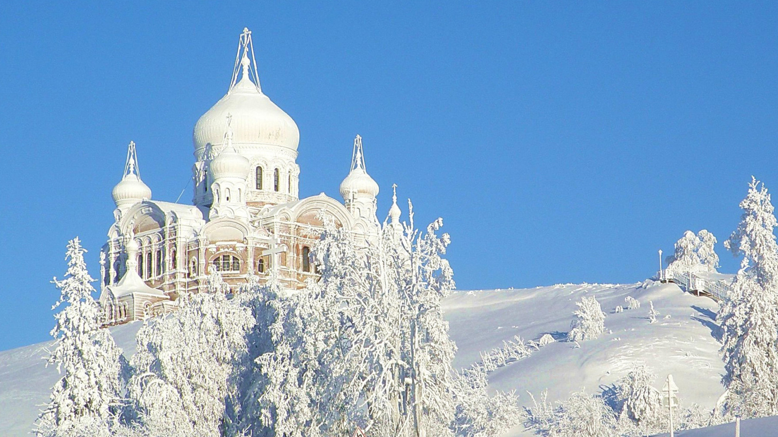 Winter Church wallpaper 1600x900