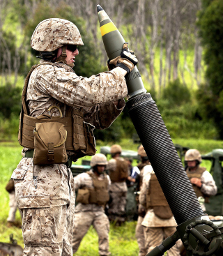 Soldier With Mortar - Fondos de pantalla gratis para 768x1280