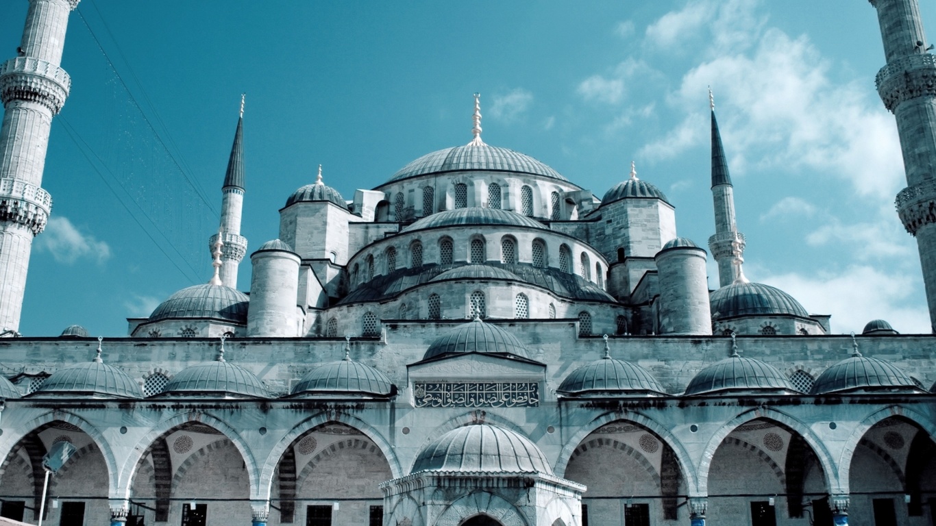 Fondo de pantalla Sultan Ahmed Mosque in Istanbul 1366x768