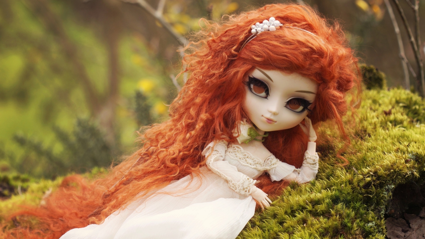 Das Curly Redhead Doll Wallpaper 1366x768