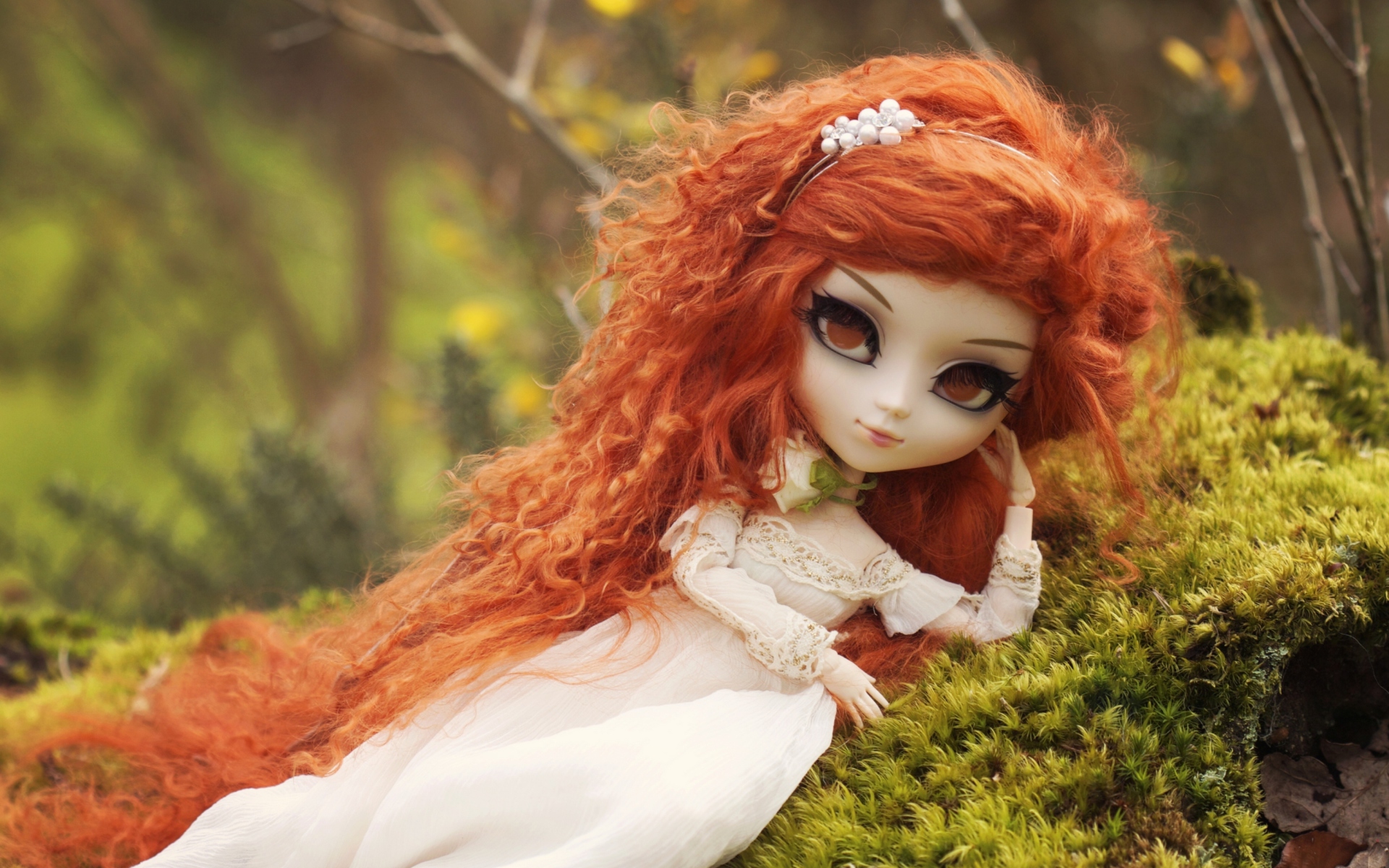Обои Curly Redhead Doll 1920x1200