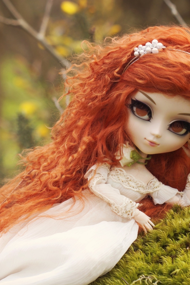 Das Curly Redhead Doll Wallpaper 640x960