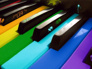 Обои Colorful Piano Keyboard 320x240