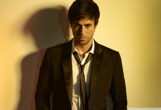 Enrique Iglesias Background for Android, iPhone and iPad