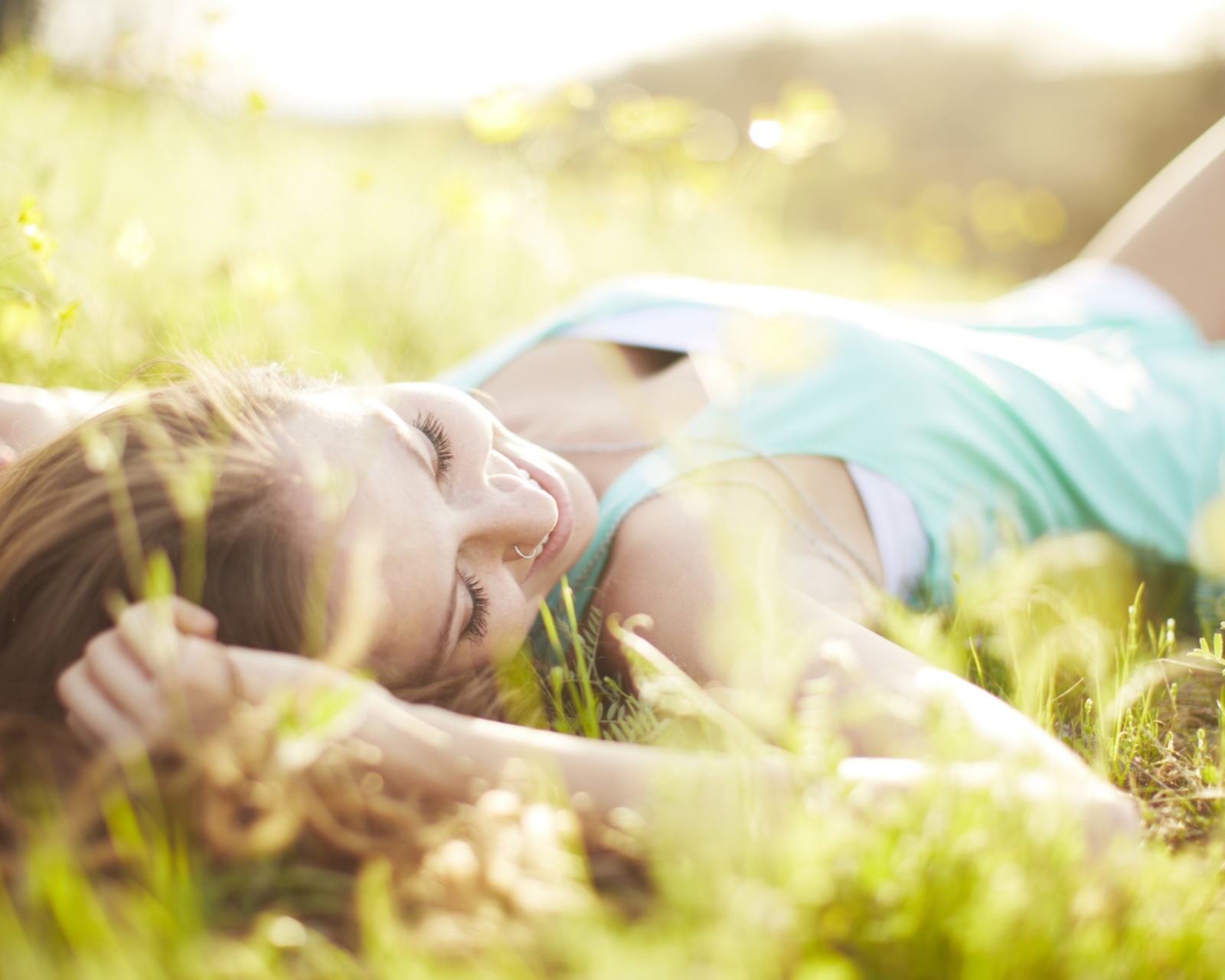 Sfondi Happy Girl Lying In Grass In Sunlight 1600x1280