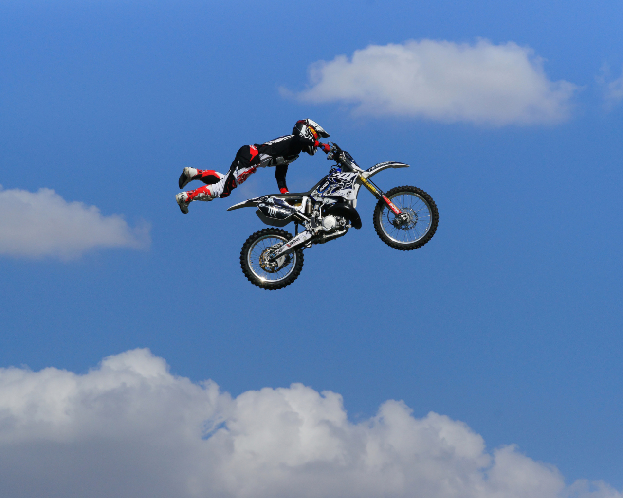 Das Motorcycle Jump Wallpaper 1280x1024