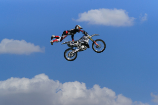 Motorcycle Jump - Obrázkek zdarma pro Samsung Galaxy A3