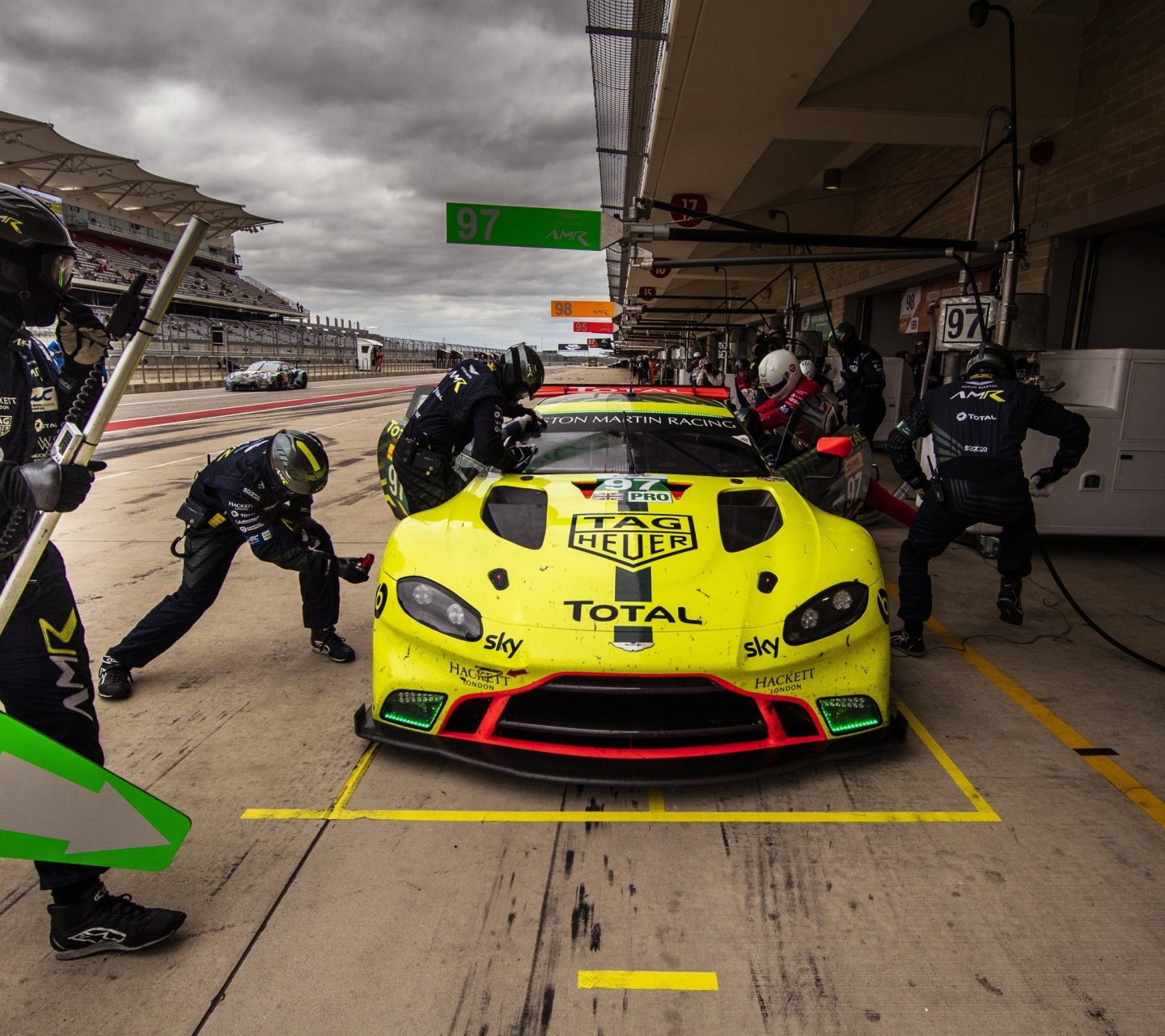 Fondo de pantalla Aston Martin Racing 1440x1280