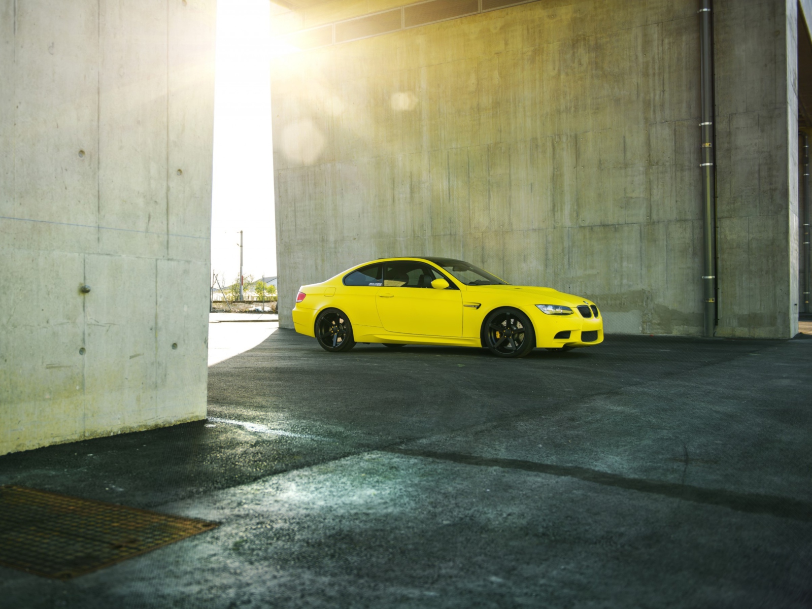 Screenshot №1 pro téma Yellow BMW 1600x1200