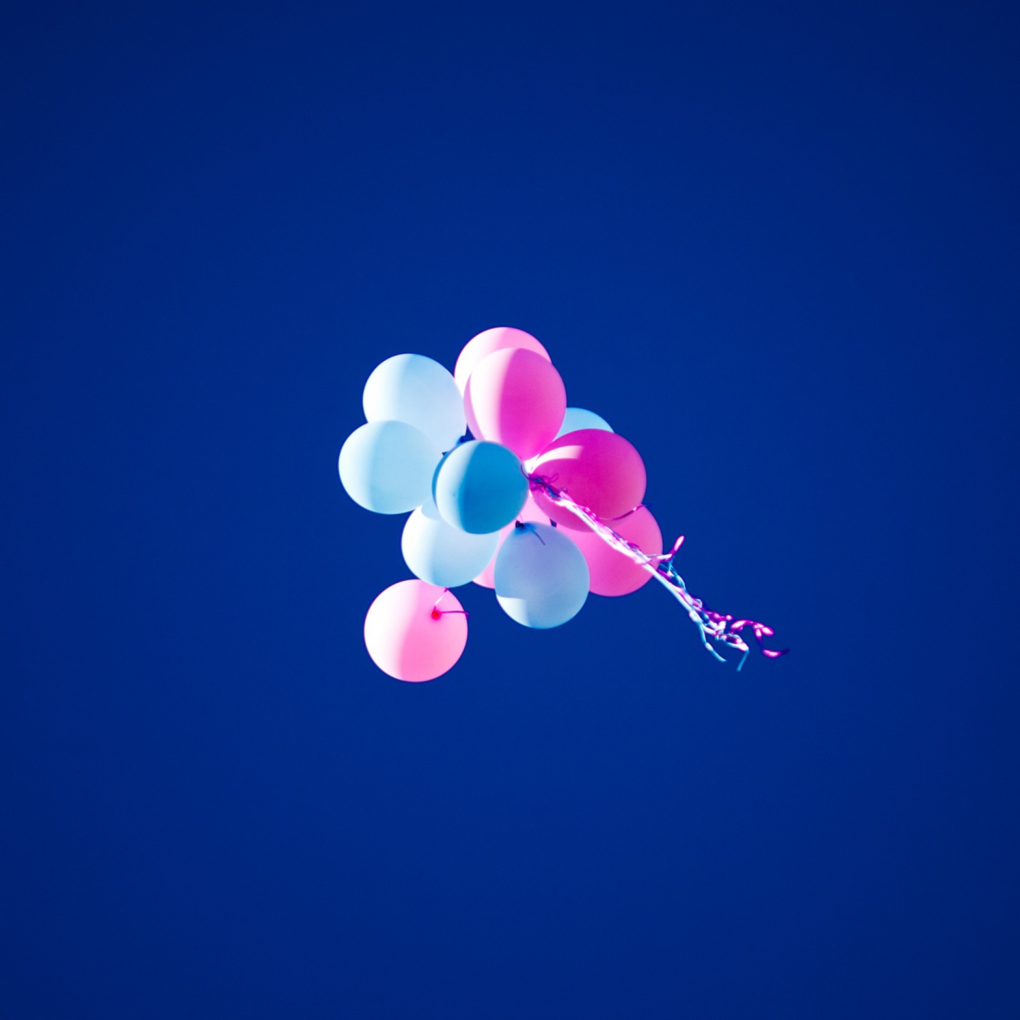 Das Lost Balloons Wallpaper 2048x2048