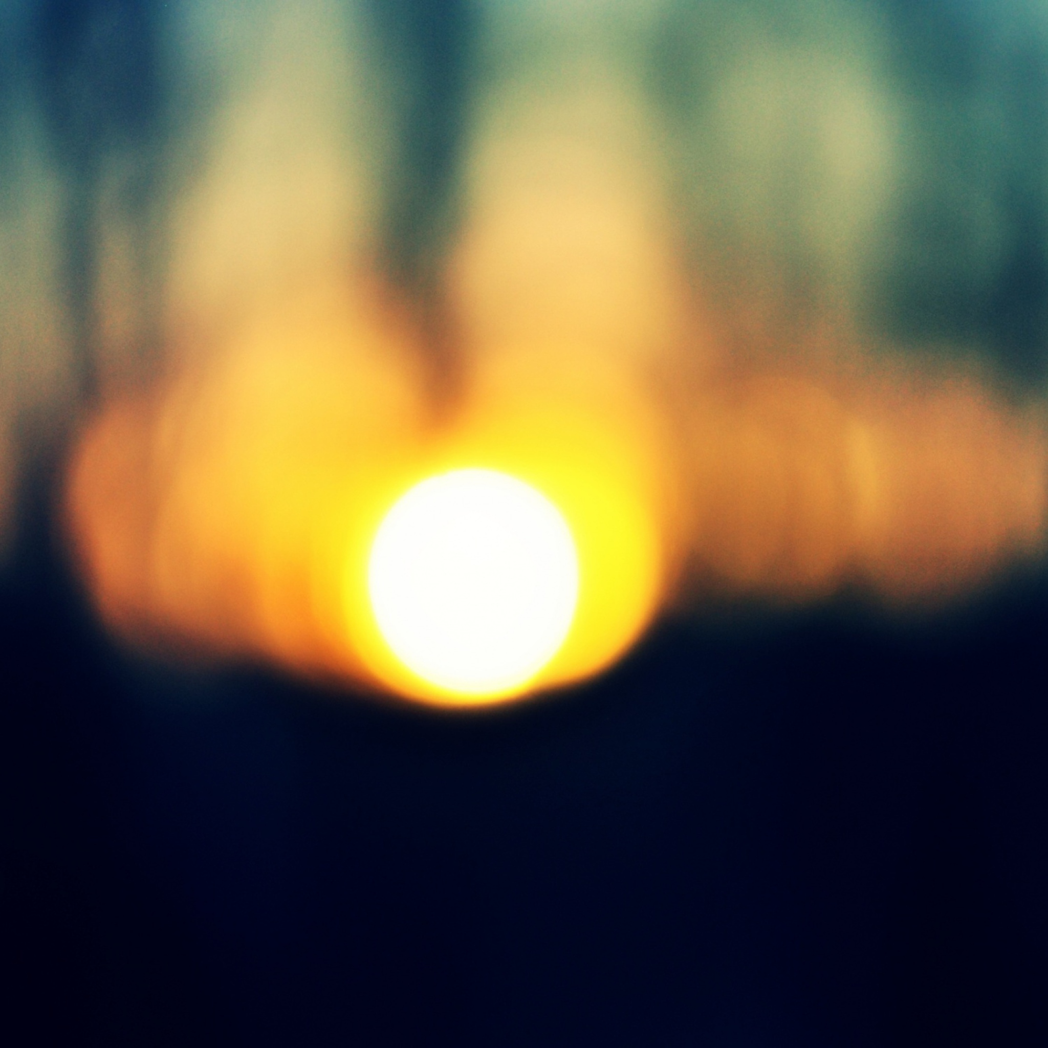 Sfondi Blurred Sunset 2048x2048