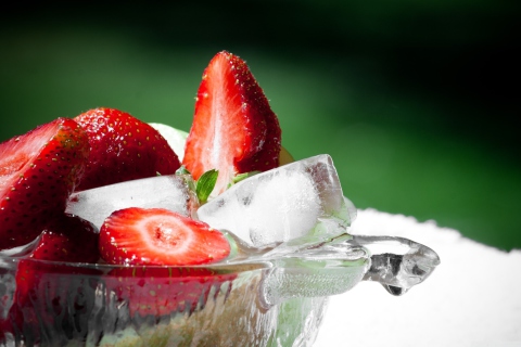 Das Strawberry And Ice Wallpaper 480x320