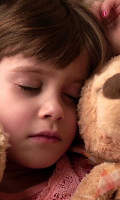 Обои Child Sleeping With Teddy Bear 480x800