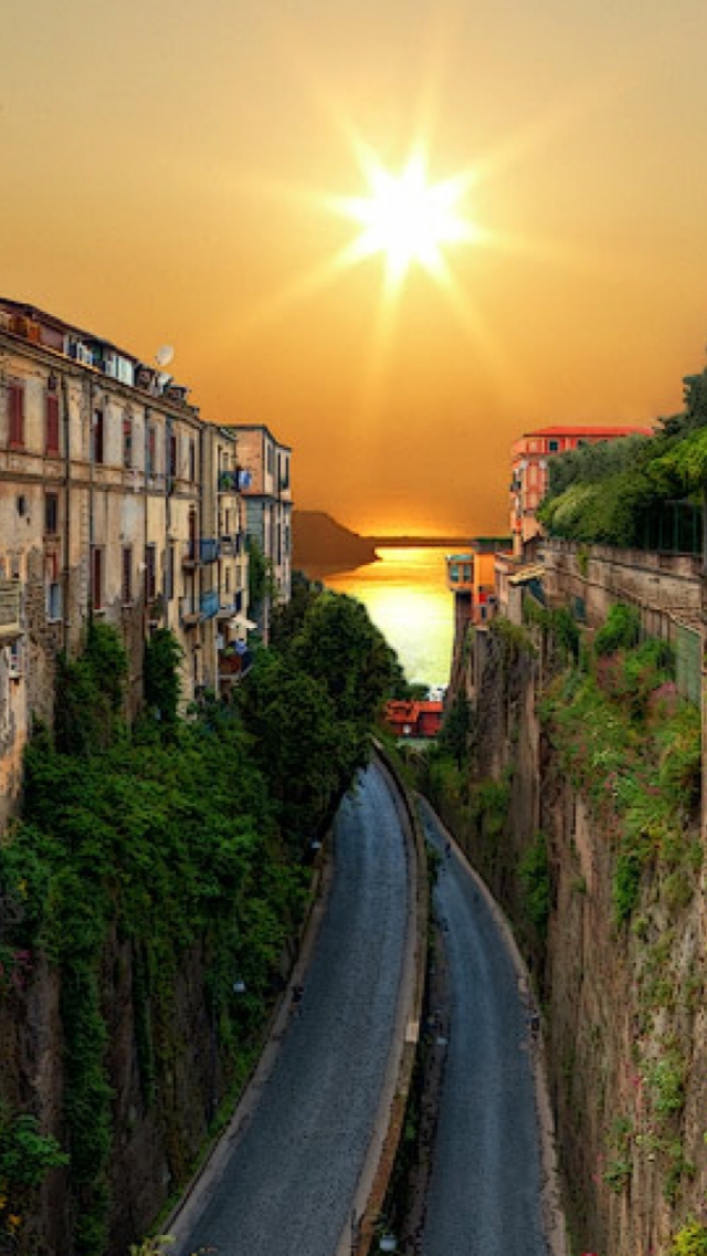 Sfondi Sunrise In Italy 640x1136