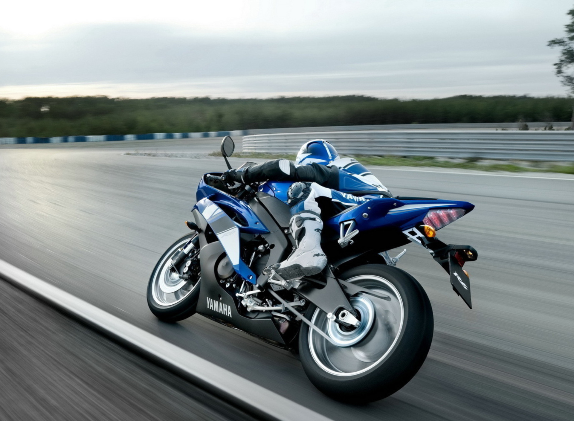 Das Yamaha Bike Wallpaper 1920x1408