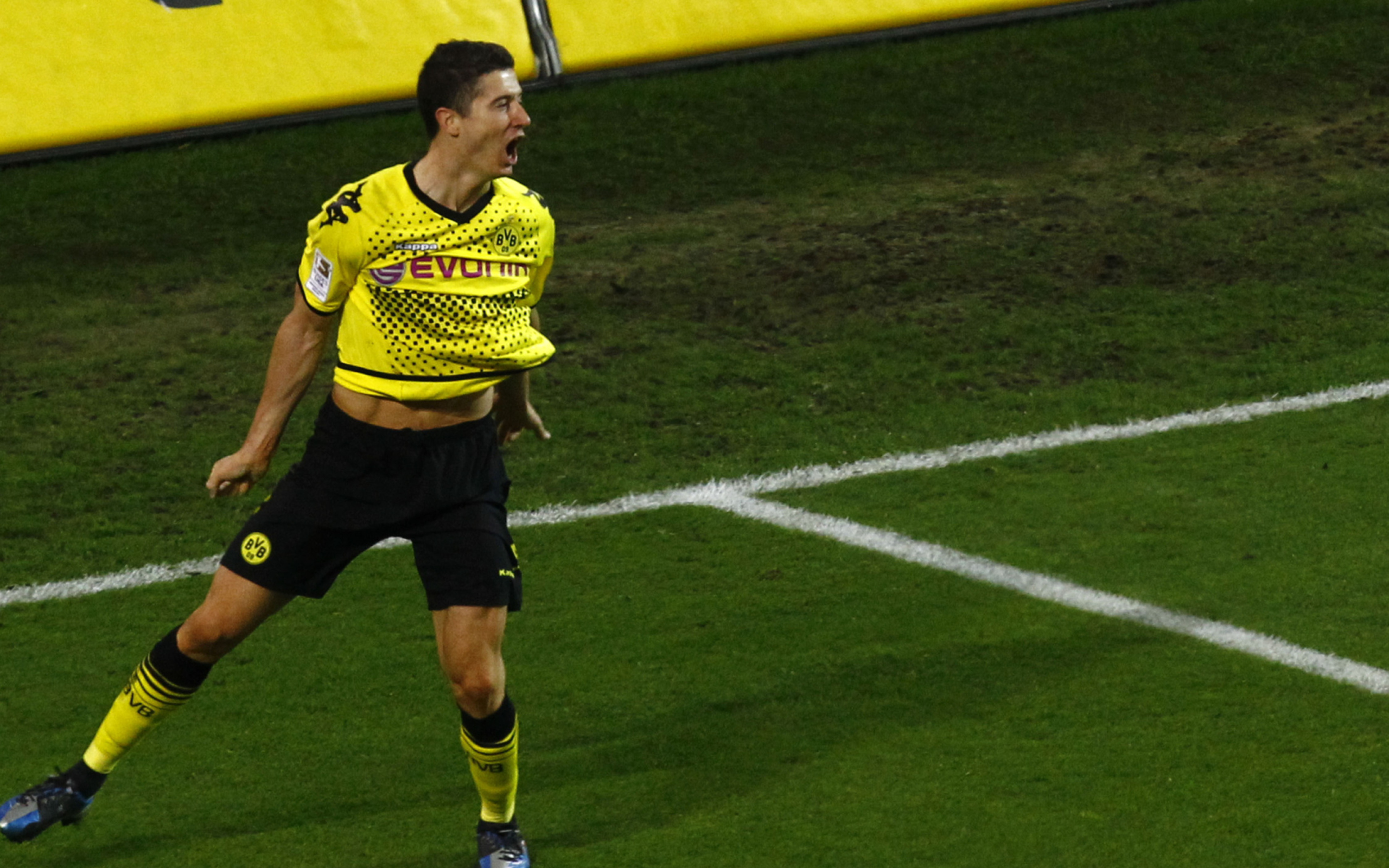 Screenshot №1 pro téma Robert Lewandowski 2560x1600