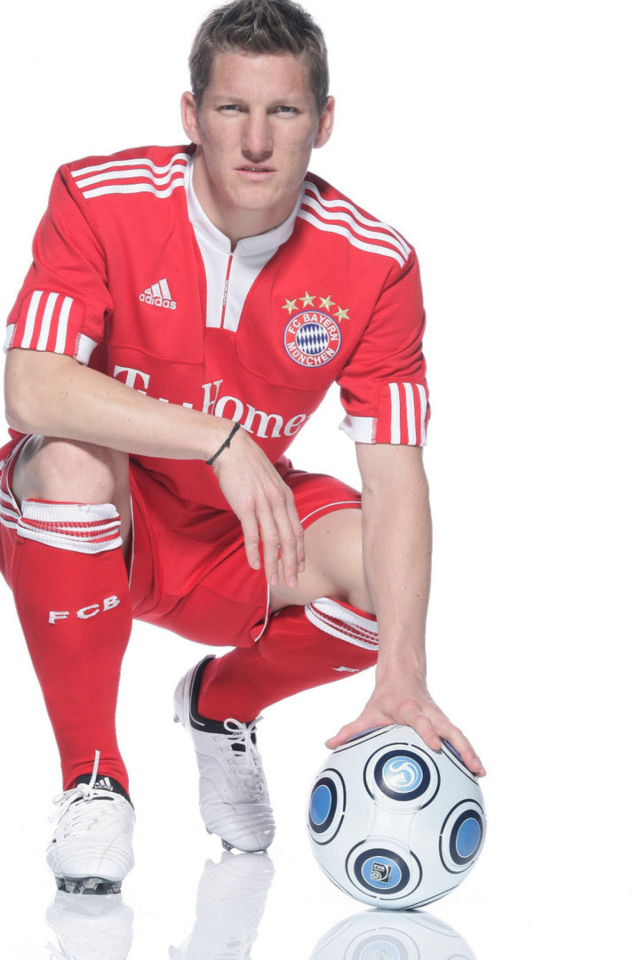 Das Bastian Schweinsteiger Wallpaper 640x960