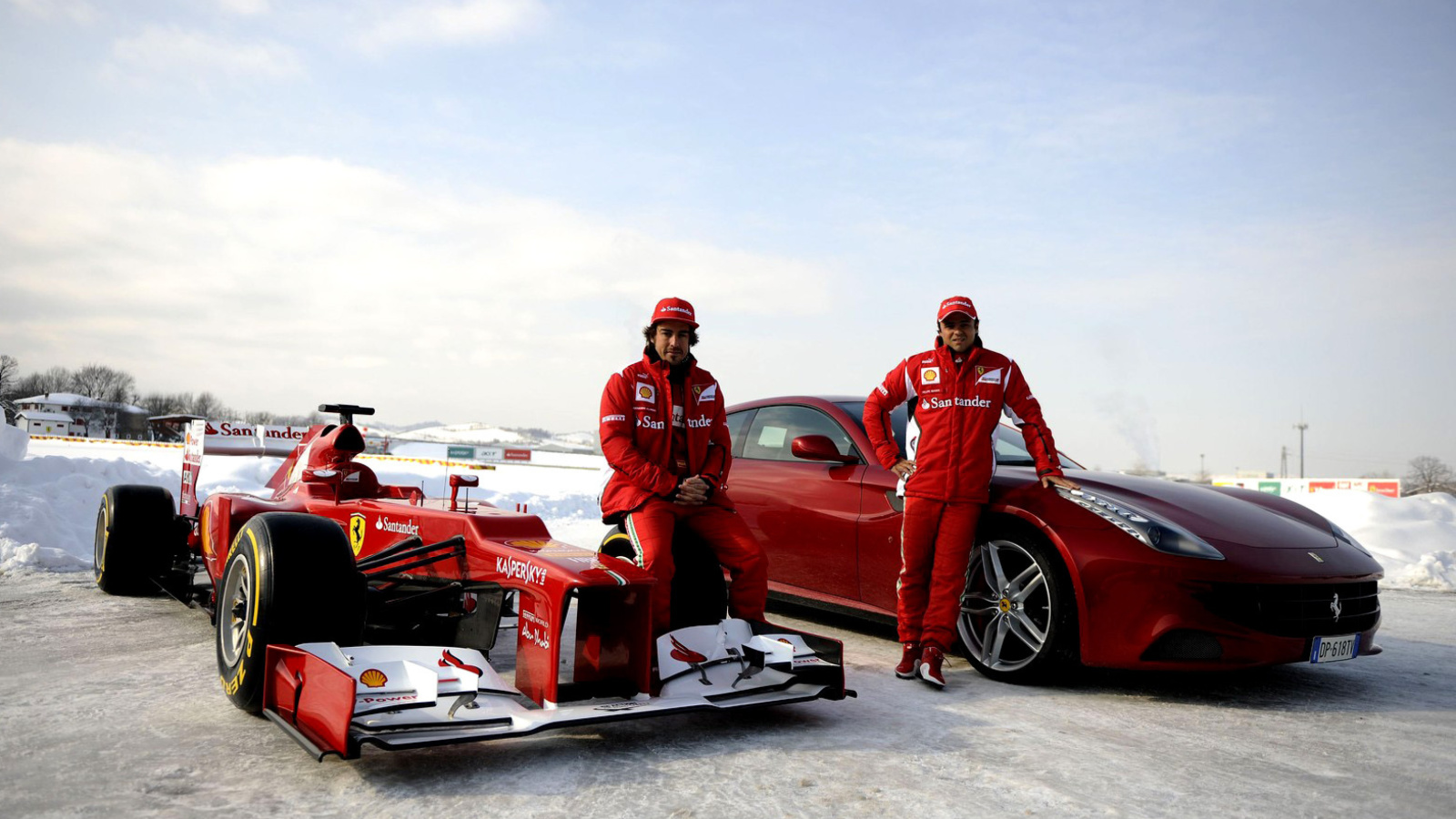 Обои Fernando Alonso in Ferrari 1600x900