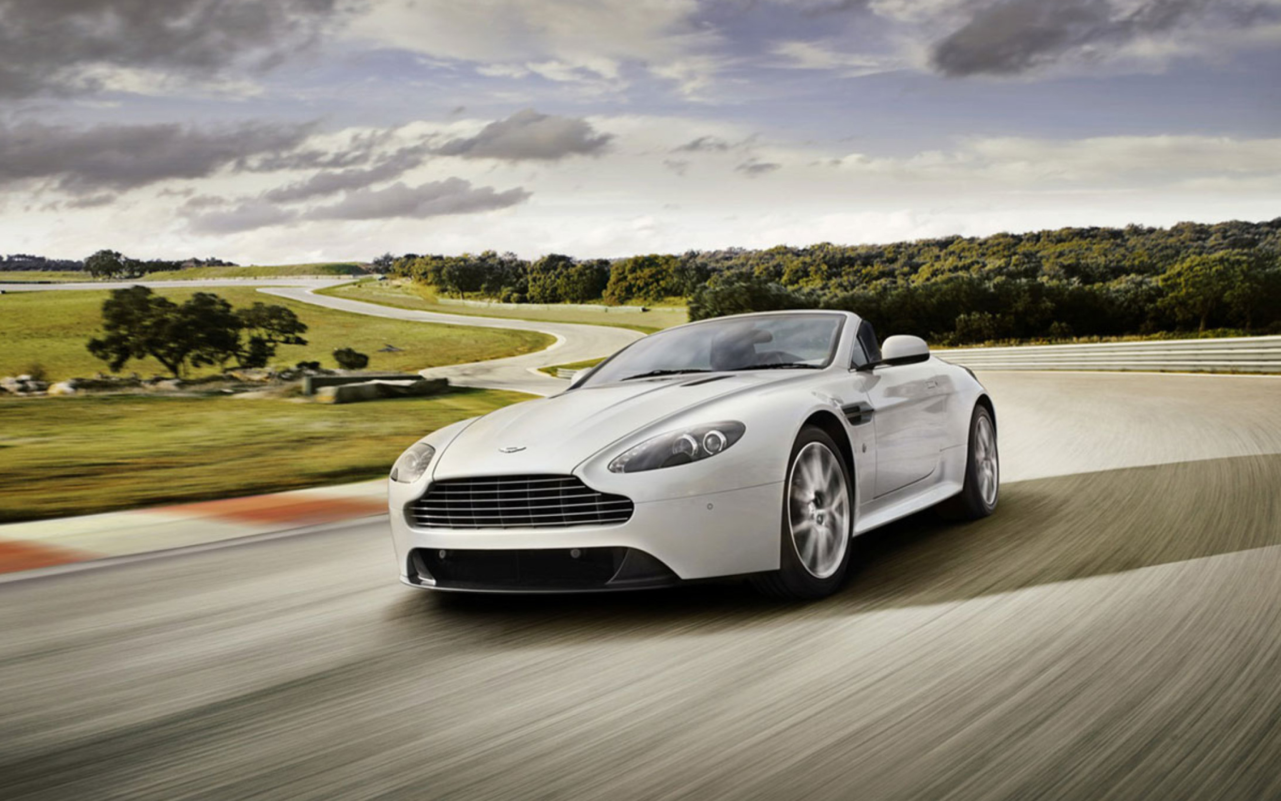 Screenshot №1 pro téma Aston Martin Vantage S 2560x1600