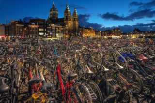 Kostenloses Amsterdam Bike Parking Wallpaper für Sony Xperia E1