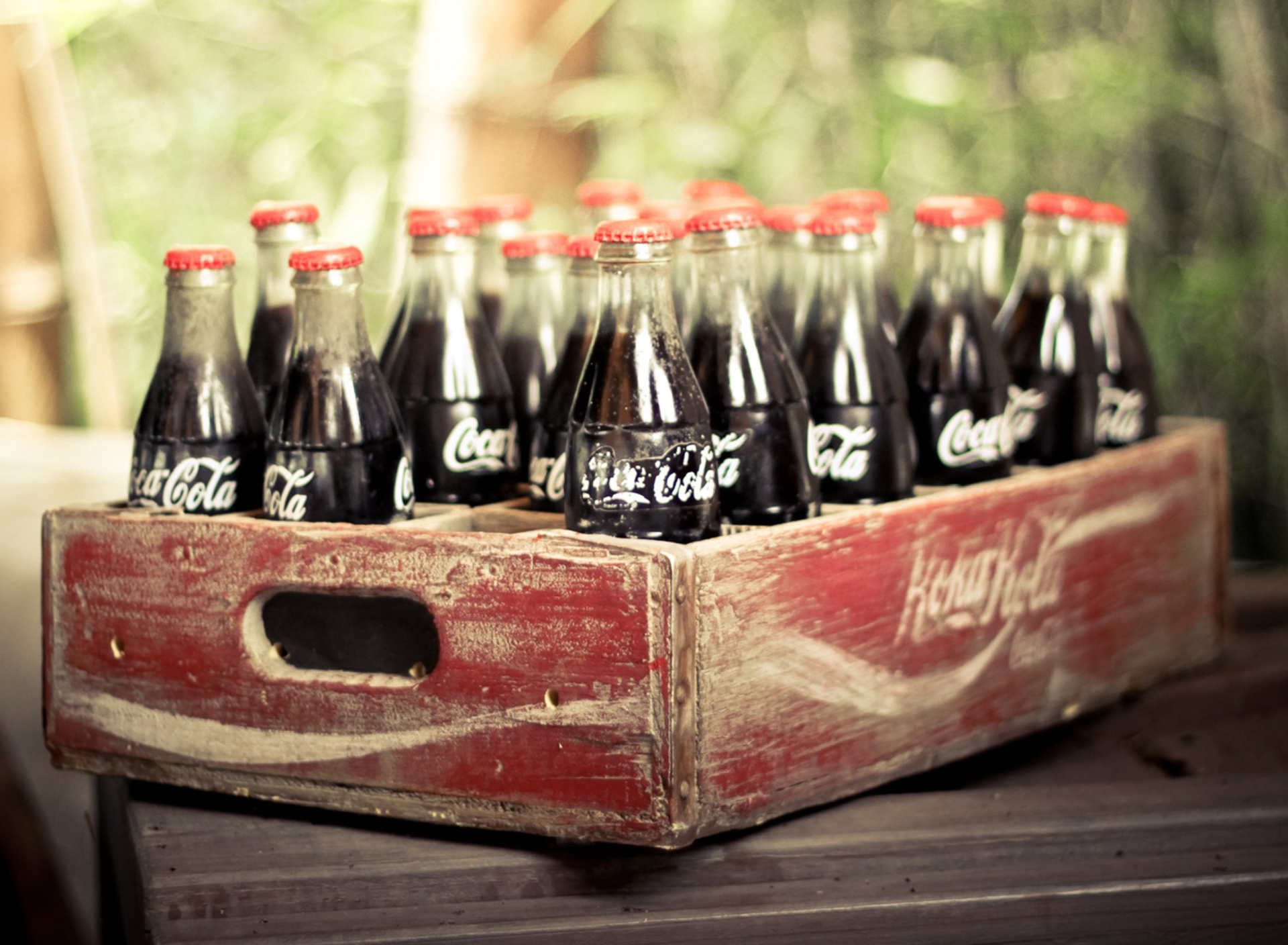 Fondo de pantalla Vintage Coca-Cola Bottles 1920x1408