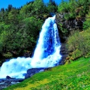 Sfondi Waterfall Trekking in the mountains 128x128