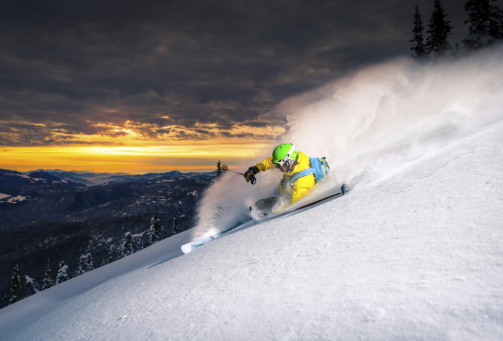 Das Skiing At Sunrise Wallpaper
