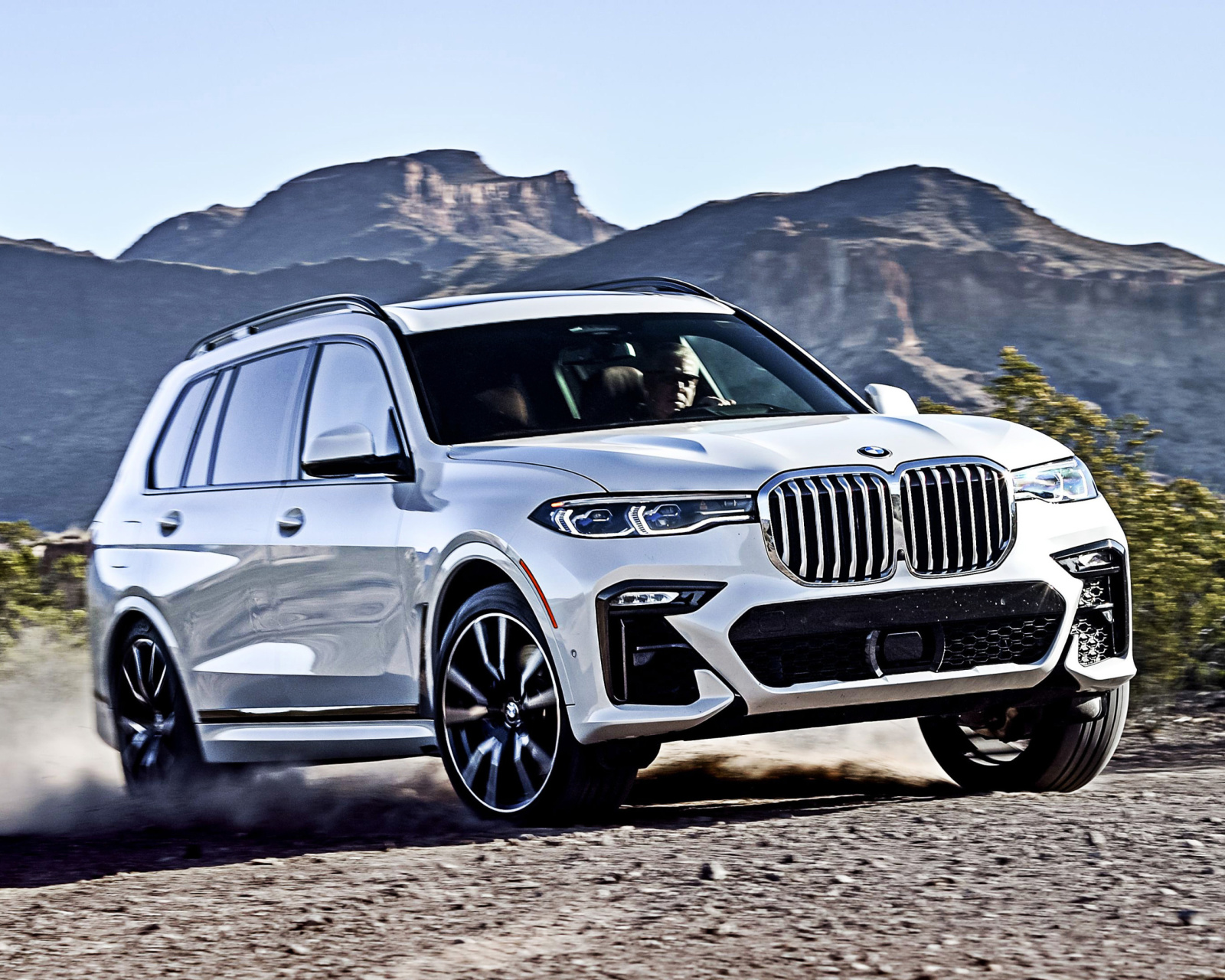 Sfondi 2019 BMW X7 1600x1280