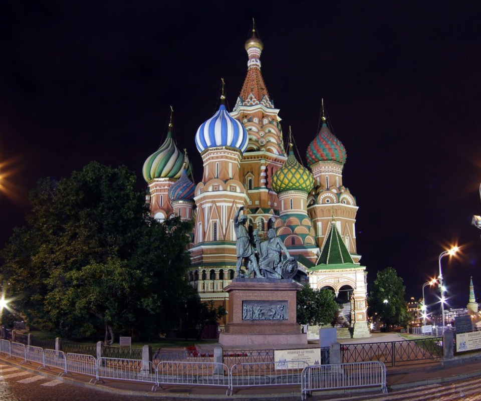 Cathedral of Vasily the Blessed in Red Square in Moscow wallpaper 960x800