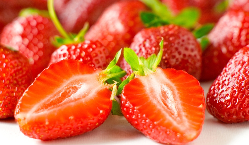 Sweet Strawberries wallpaper 1024x600