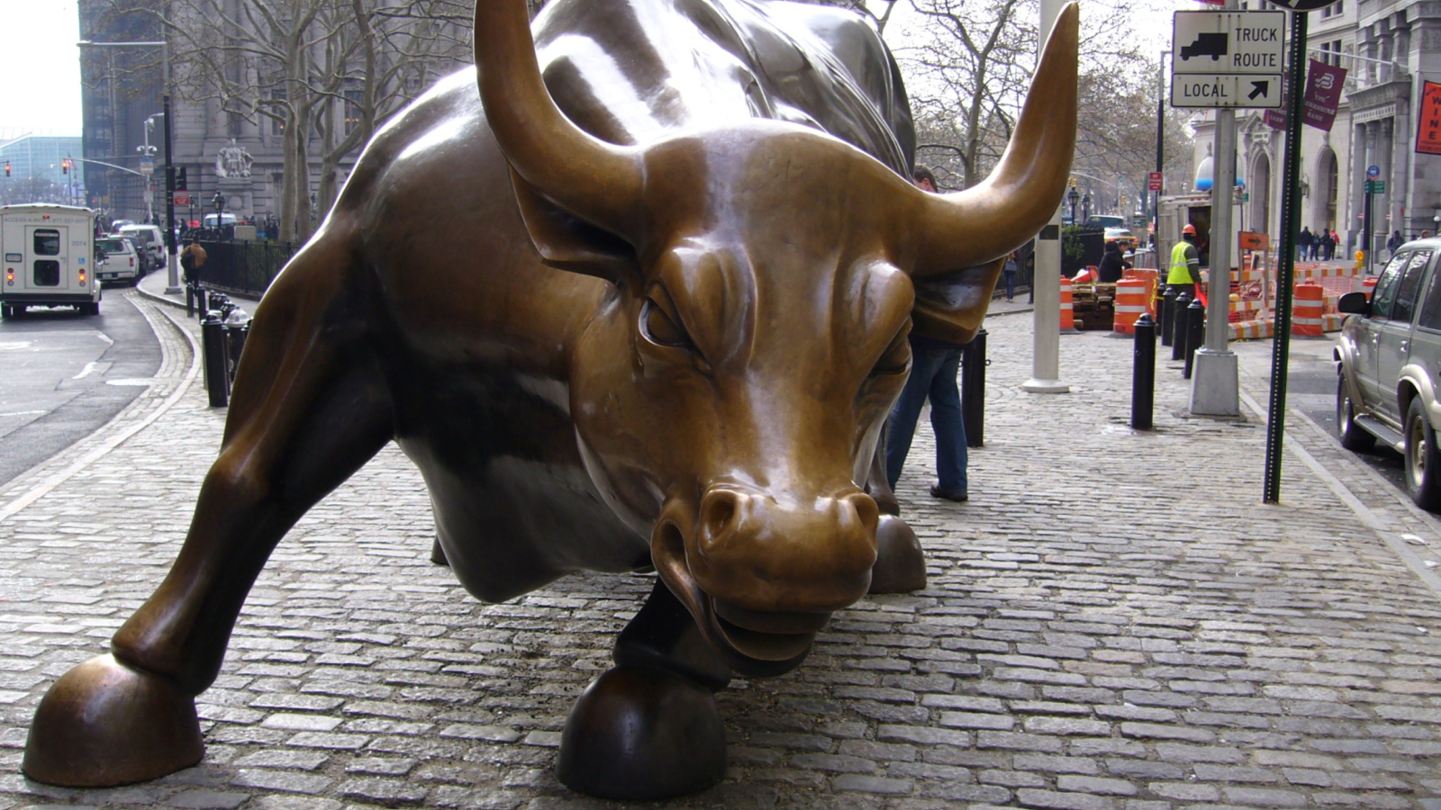 Sfondi The Wall Street Bull 1600x900