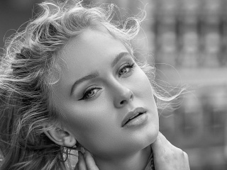 Sfondi Zara Larsson Swedish singer 320x240