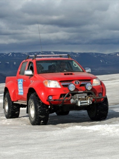 Das Toyota Hilux Tuning Wallpaper 240x320