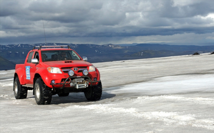 Das Toyota Hilux Tuning Wallpaper