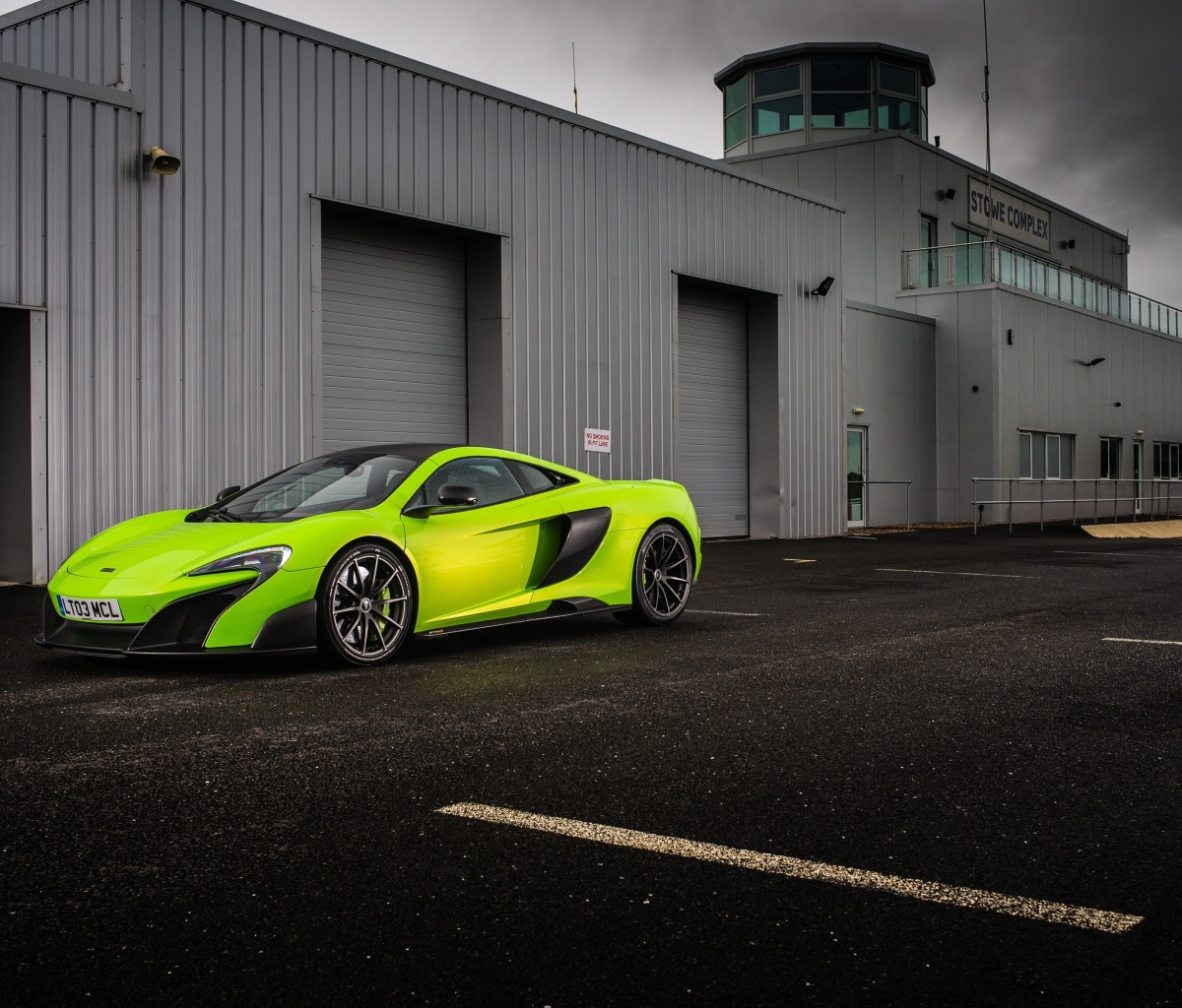 Fondo de pantalla McLaren 675LT 1200x1024