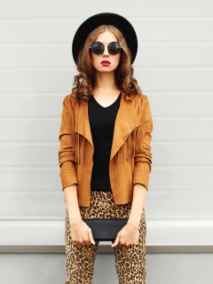 Fashion Girl in Sunglasses screenshot #1 240x320