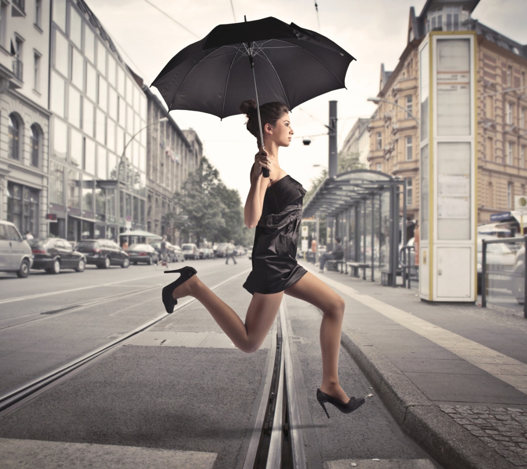 Screenshot №1 pro téma City Girl With Black Umbrella 1080x960