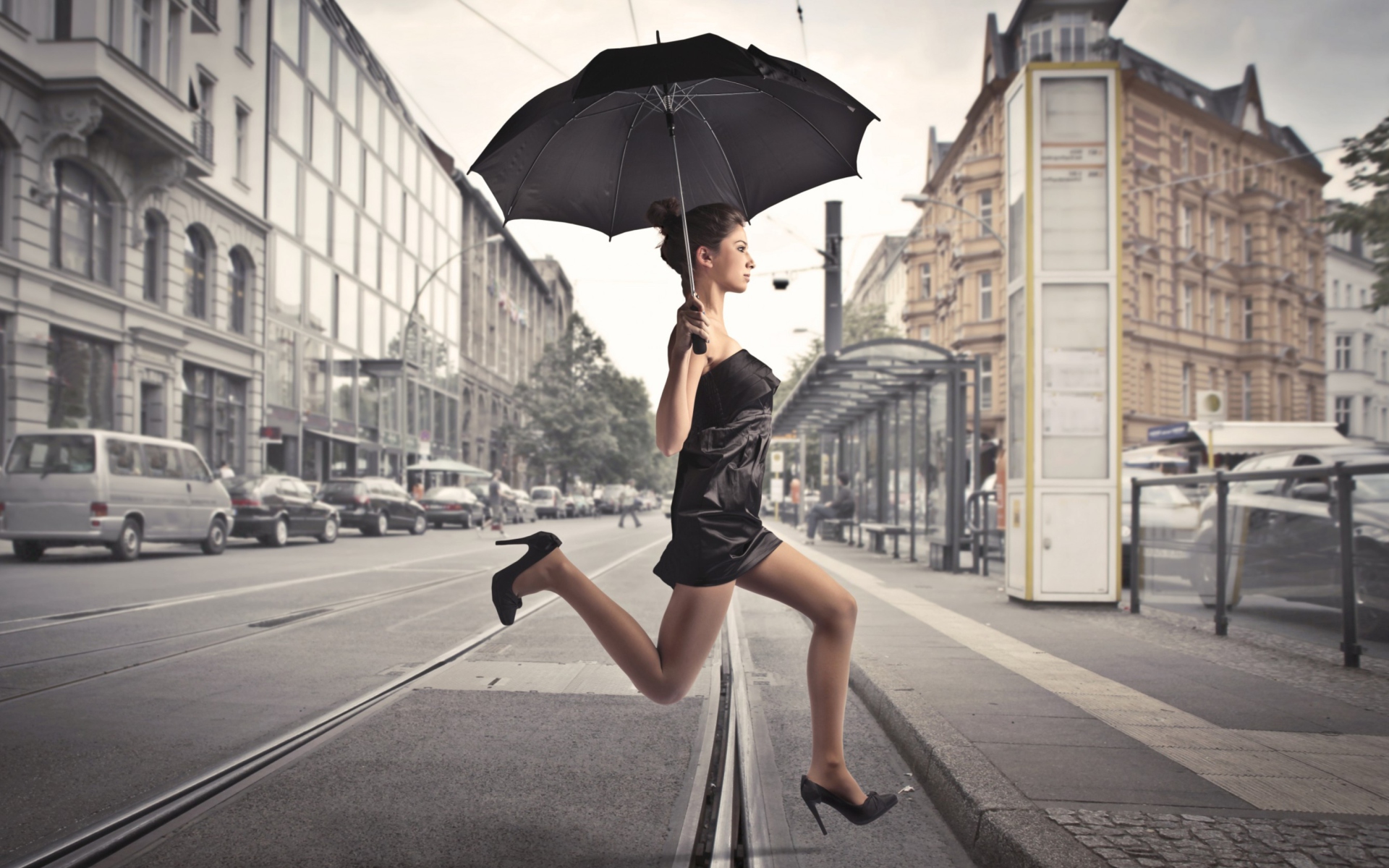 Fondo de pantalla City Girl With Black Umbrella 1920x1200