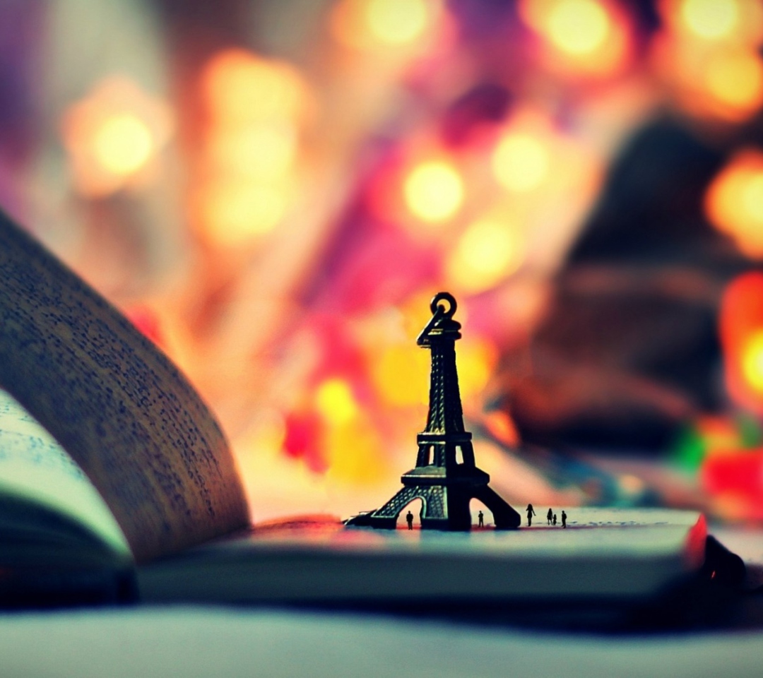 Das Little Eiffel Tower And Bokeh Lights Wallpaper 1080x960