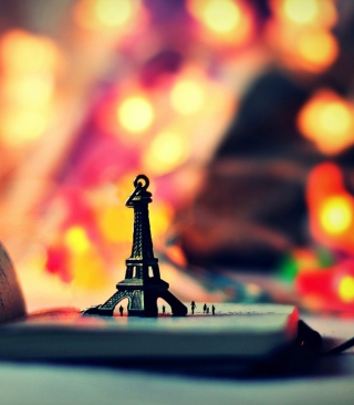 Little Eiffel Tower And Bokeh Lights - Obrázkek zdarma pro iPhone 5C
