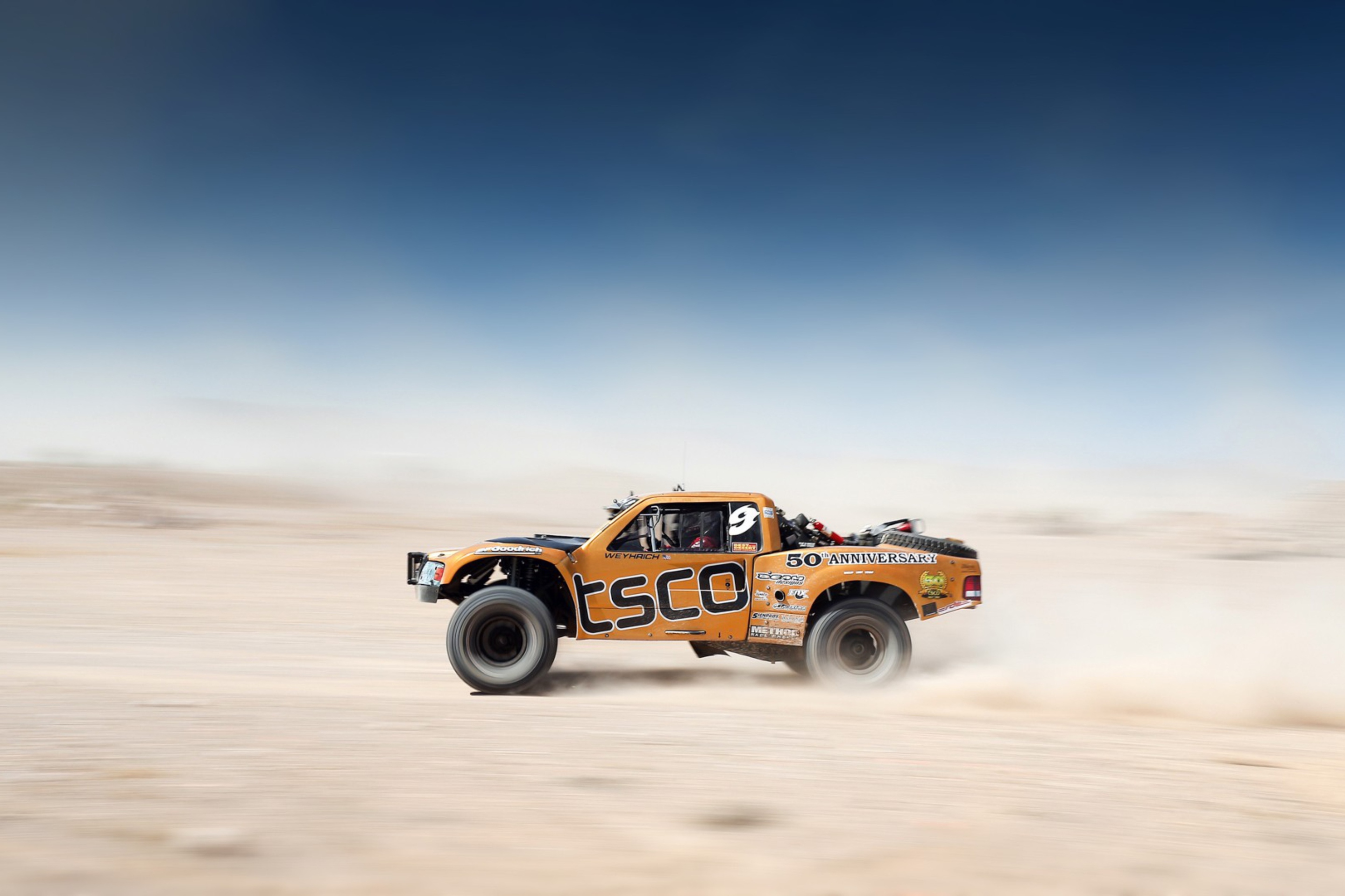 Das Off Road Tracing Truck Wallpaper 2880x1920