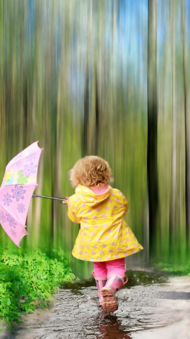 Das Child With Funny Pink Umbrella Wallpaper 640x1136