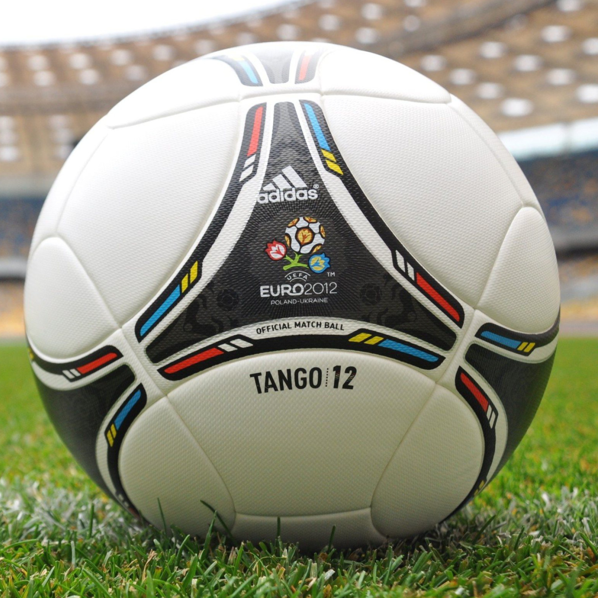 Fondo de pantalla Uefa Euro 2012 Poland Ukrain Tango Ball 2048x2048