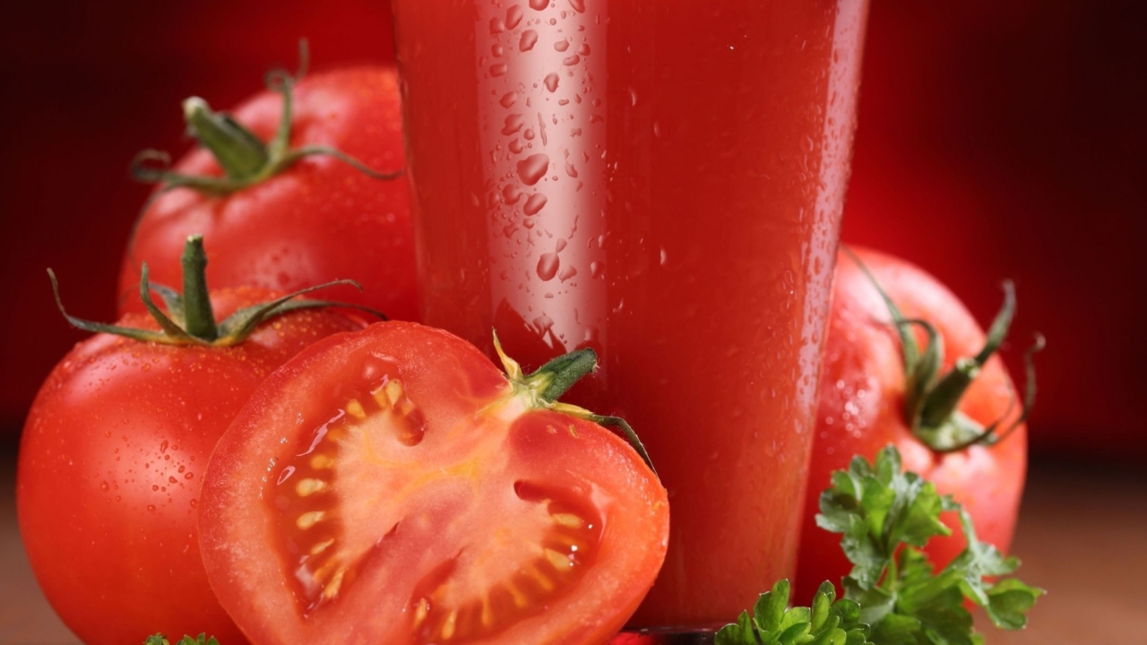 Обои Fresh Tomatoe Juice 1280x720