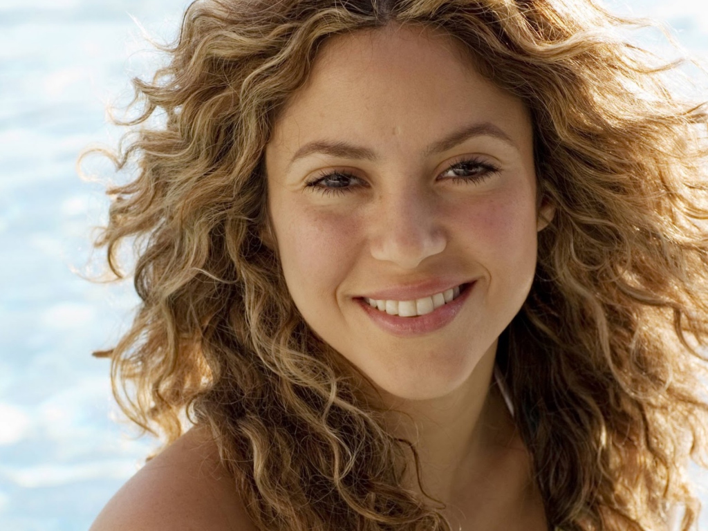 Fondo de pantalla Cute Curly Shakira 1024x768