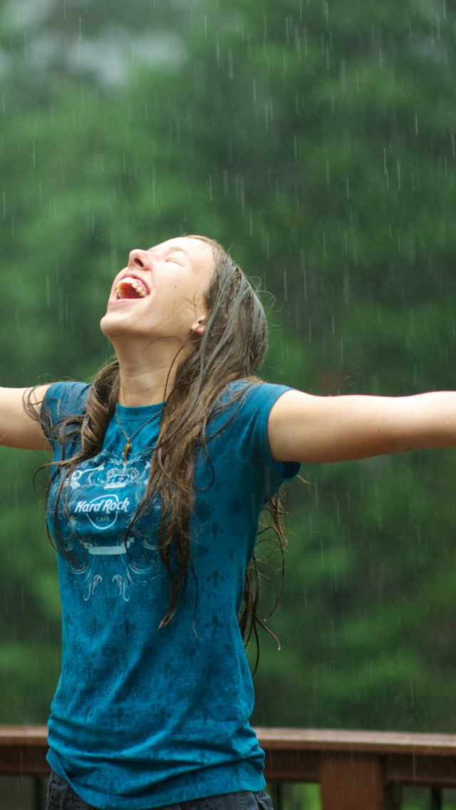 Girl Under Rain wallpaper 640x1136