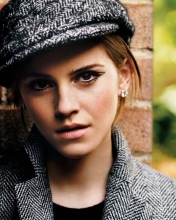 Screenshot №1 pro téma Emma Watson In Grey Cap And Coat 176x220