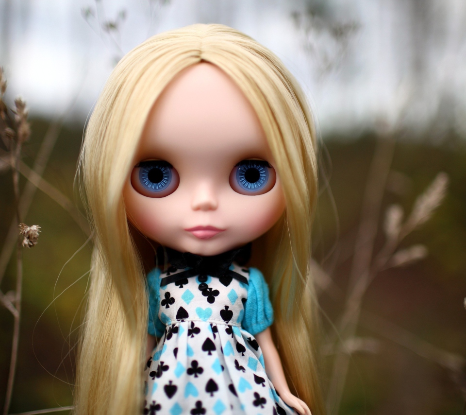 Sfondi Blonde China Doll With Blue Eyes 960x854