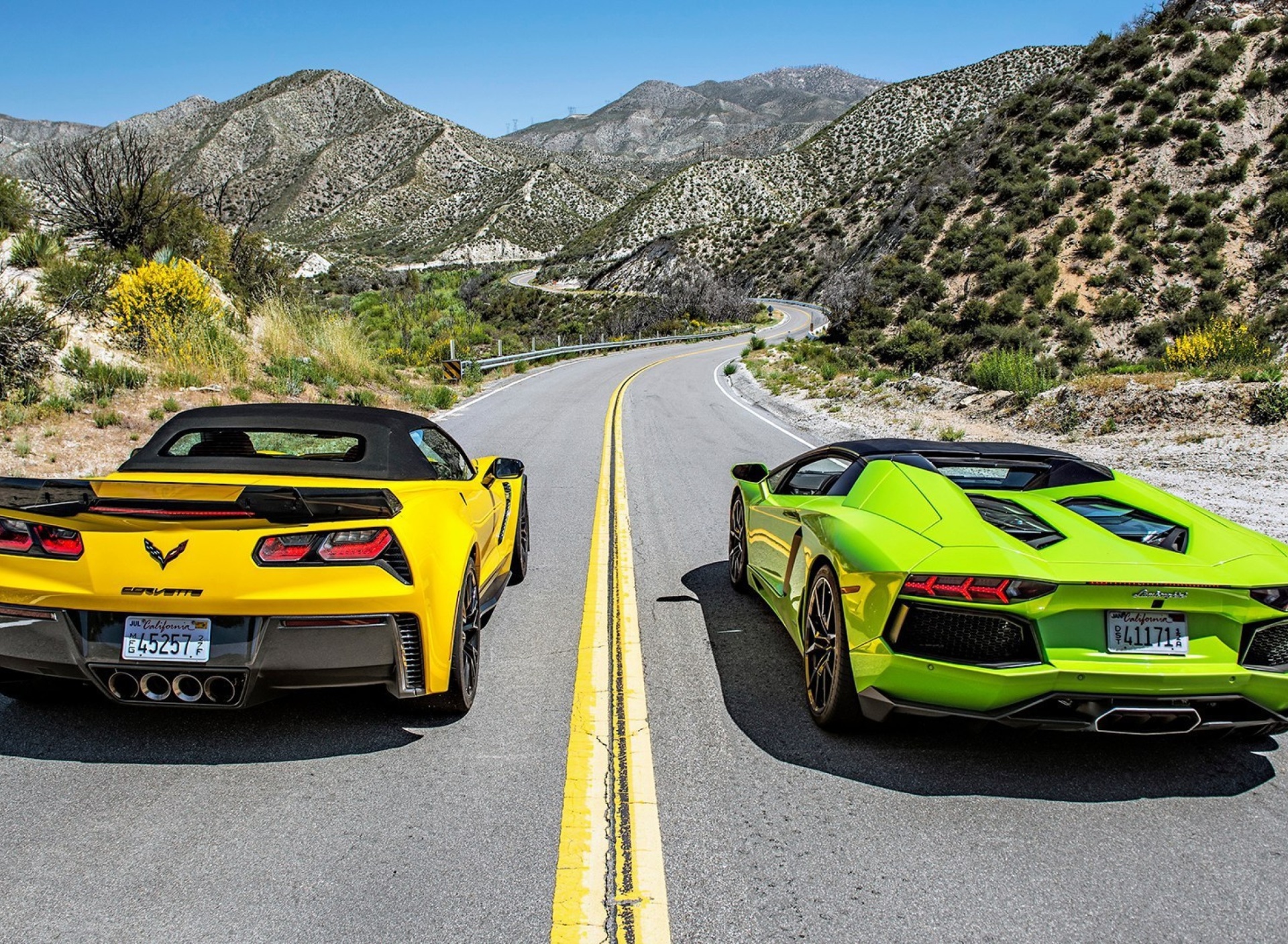 Fondo de pantalla Chevrolet Corvette Stingray vs Lamborghini Aventador 1920x1408