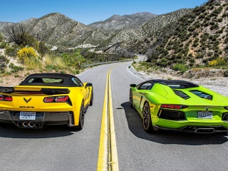 Обои Chevrolet Corvette Stingray vs Lamborghini Aventador 320x240